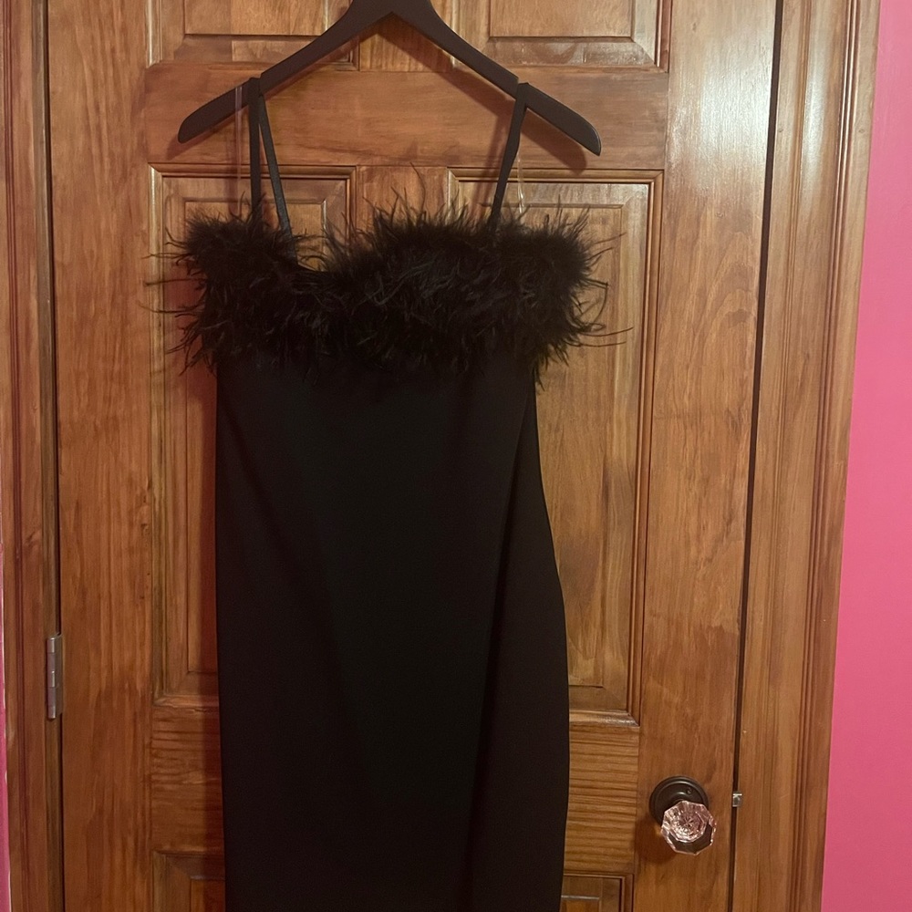 🎃 1X NWOT FASHION NOVA feather trimmed mini dress in black NWOT